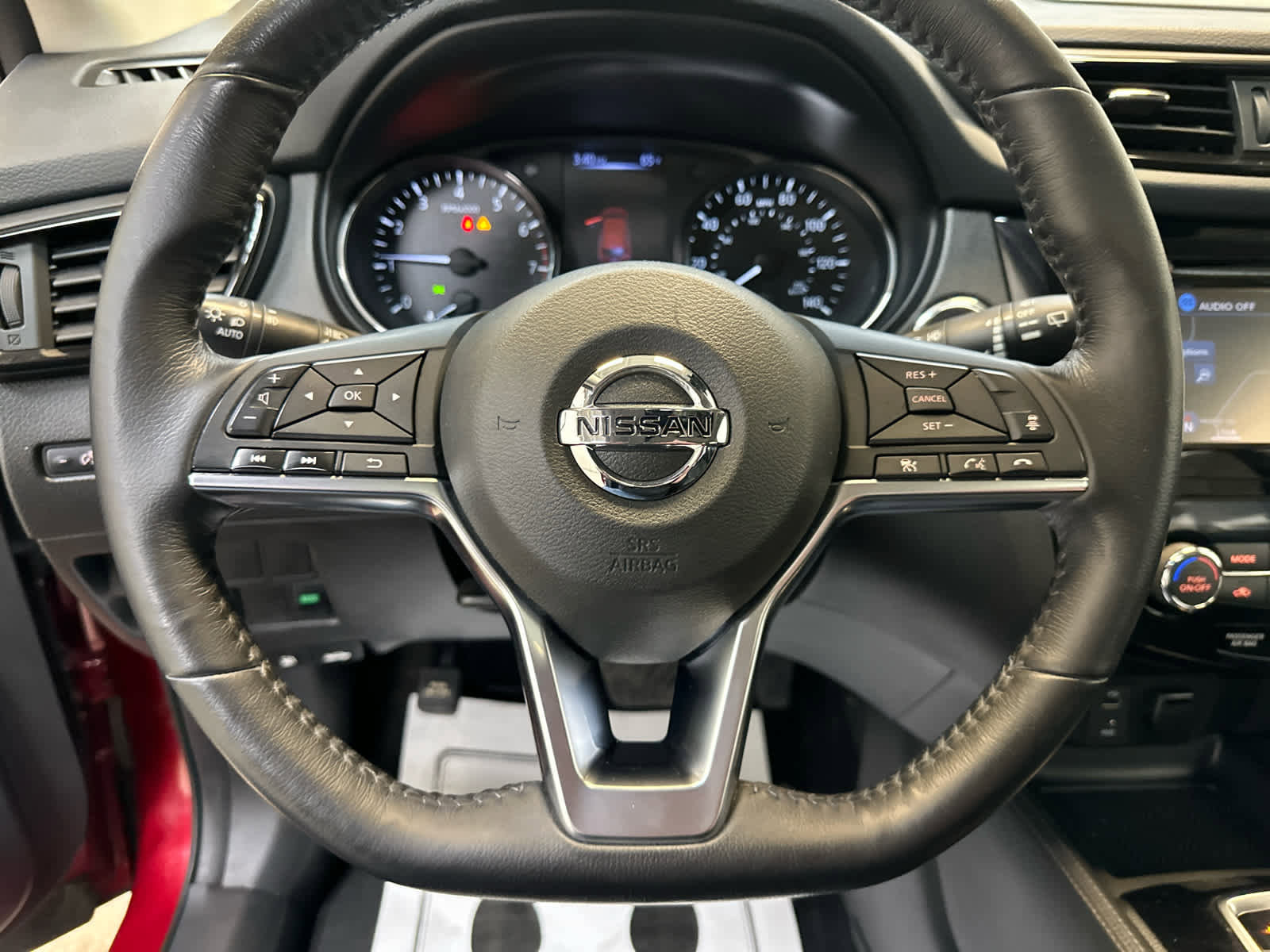 Certified 2018 Nissan Rogue Sport SL w/ SL Premium Package AWD/4WD image 13