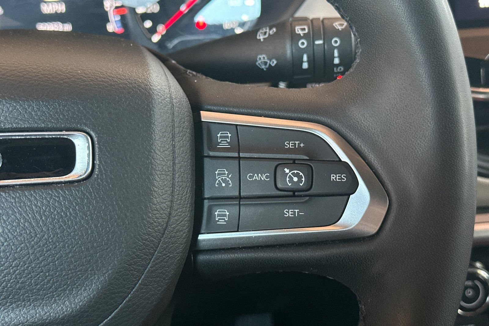 Used 2025 Jeep Compass Limited AWD/4WD image 33