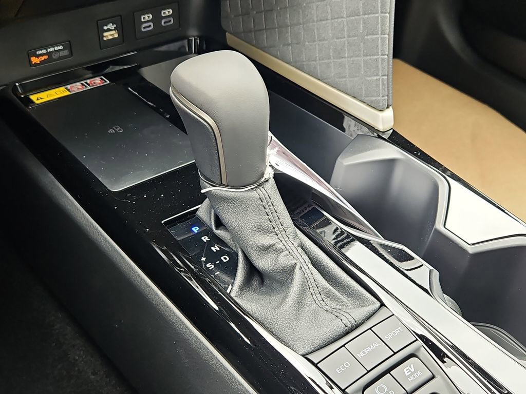 New 2026 Toyota Camry Hybrid AWD/4WD image 19