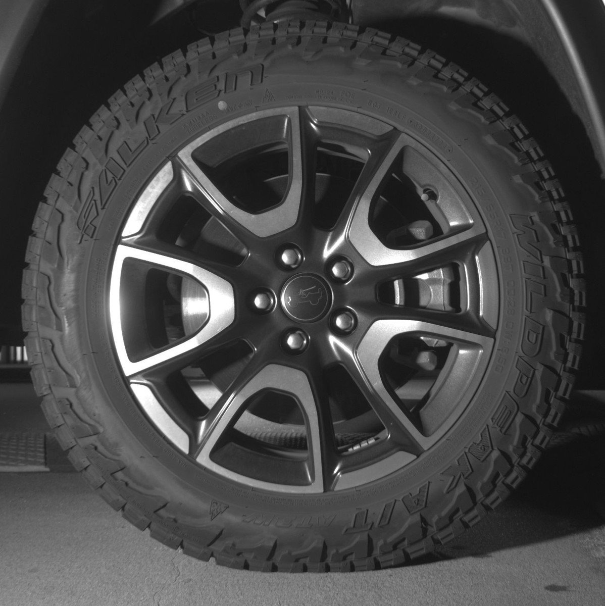 Used 2025 Jeep Compass Trailhawk AWD/4WD image 13