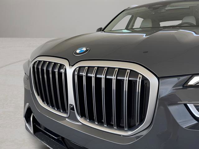 Used 2024 BMW X7 xDrive40i w/ Executive Package image 2