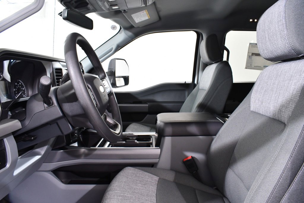 New 2025 Ford F550 4x4 Crew Cab Super Duty w/ XLT Value Package image 13