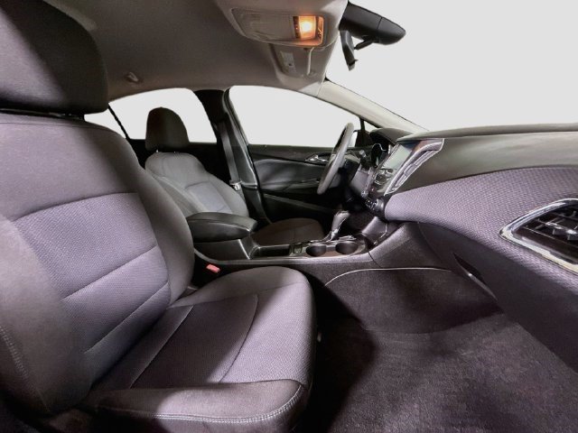 Used 2018 Chevrolet Cruze LT w/ Convenience Package FWD image 28