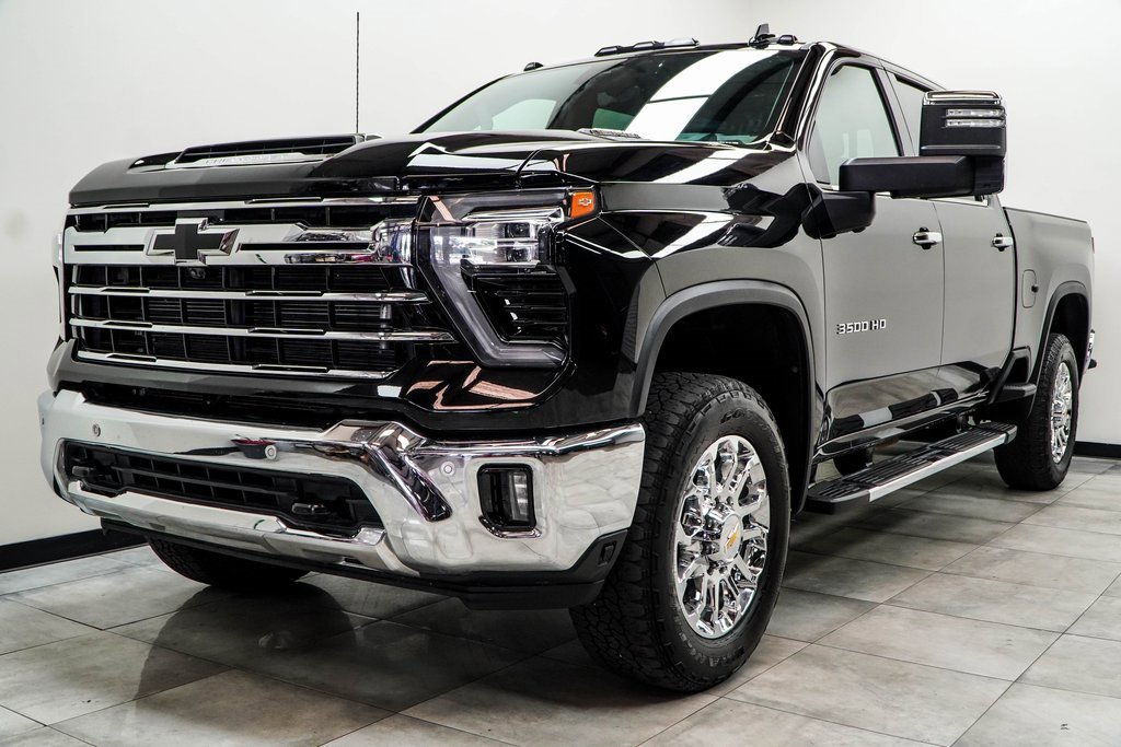 Used 2024 Chevrolet Silverado 3500 LTZ w/ LTZ Premium Package image 6