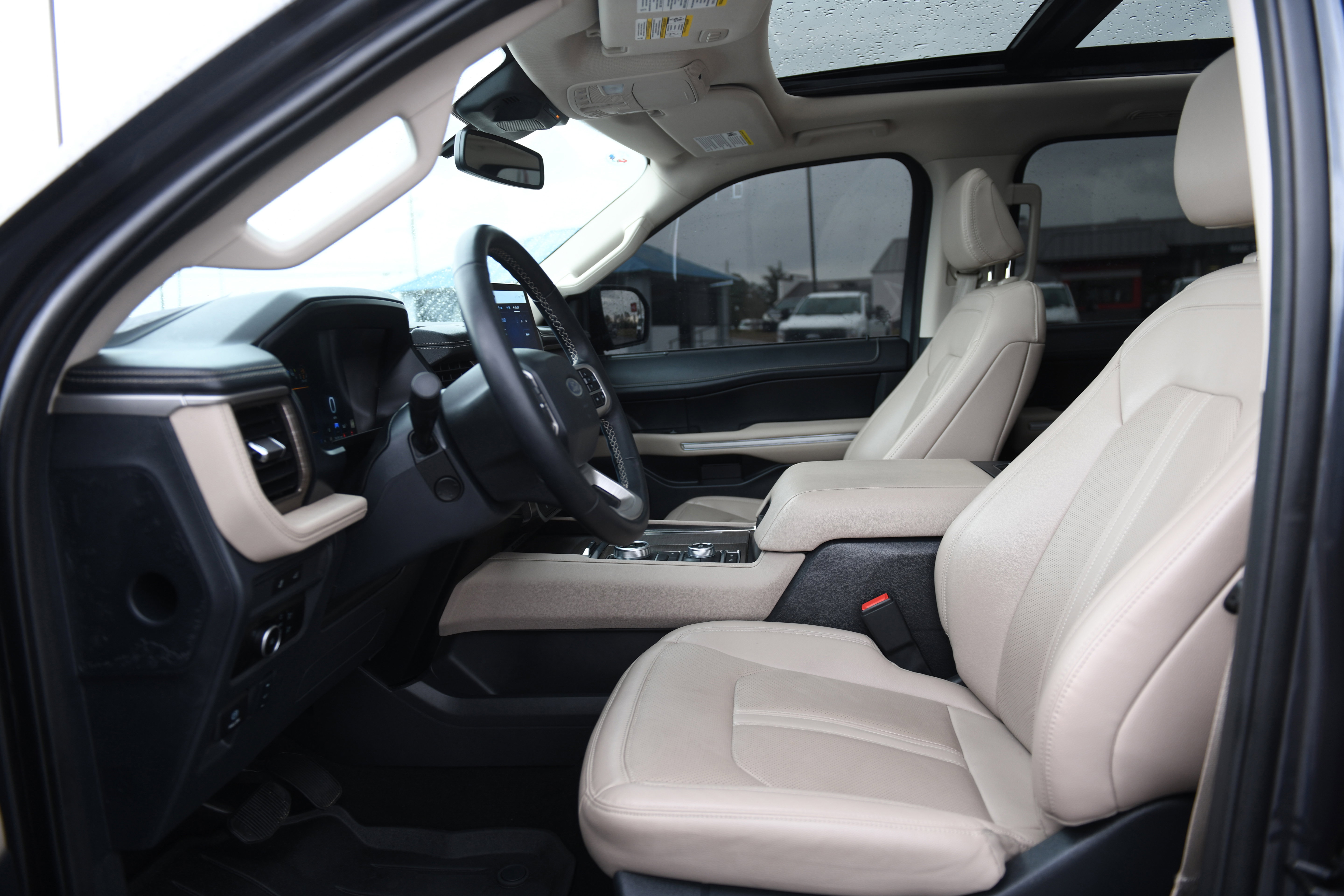 Used 2024 Ford Expedition Max Limited image 19