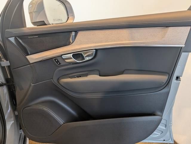 New 2026 Volvo XC90 T8 Plus w/ Protection Package Premier image 31