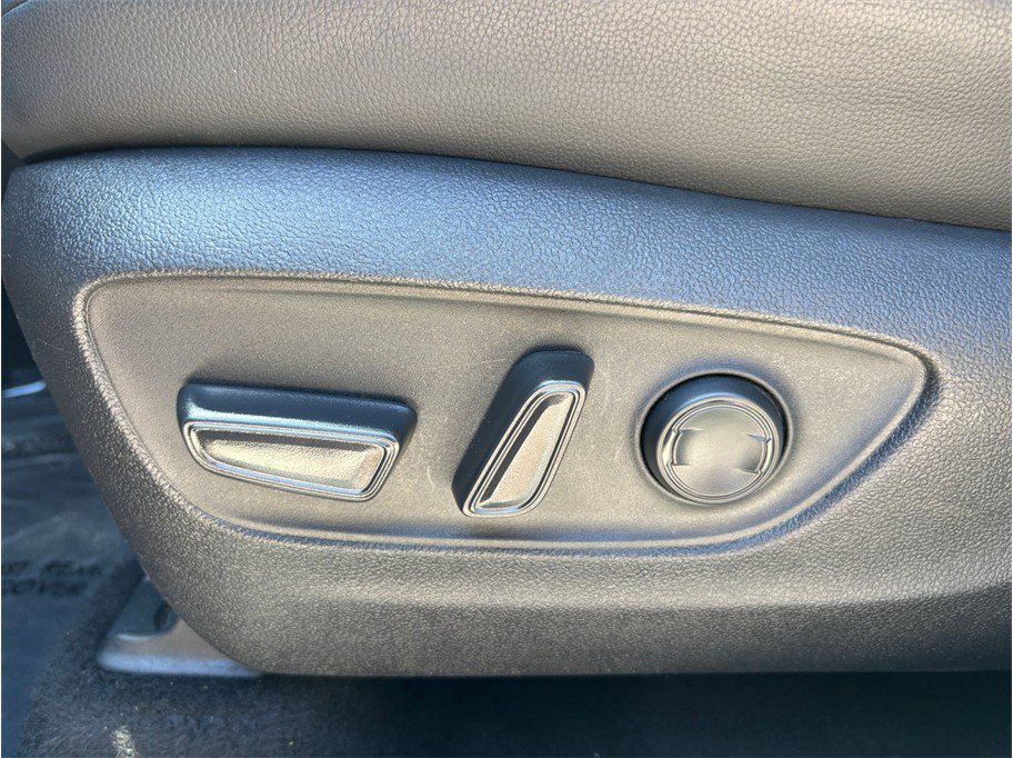 Used 2021 Toyota Highlander XLE AWD/4WD image 19