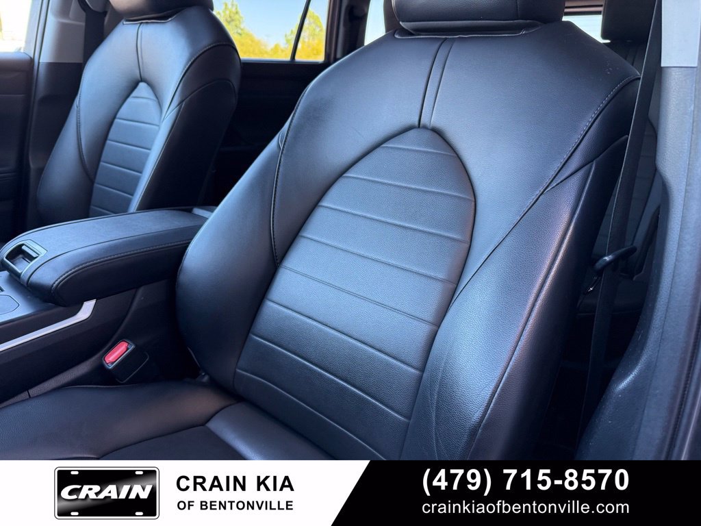Used 2021 Toyota Highlander XLE FWD image 23