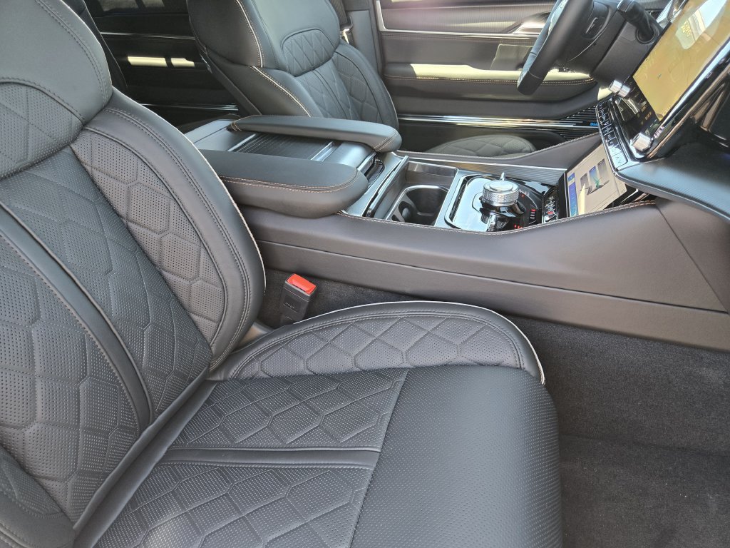 New 2026 Jeep Grand Wagoneer L Summit AWD/4WD image 10