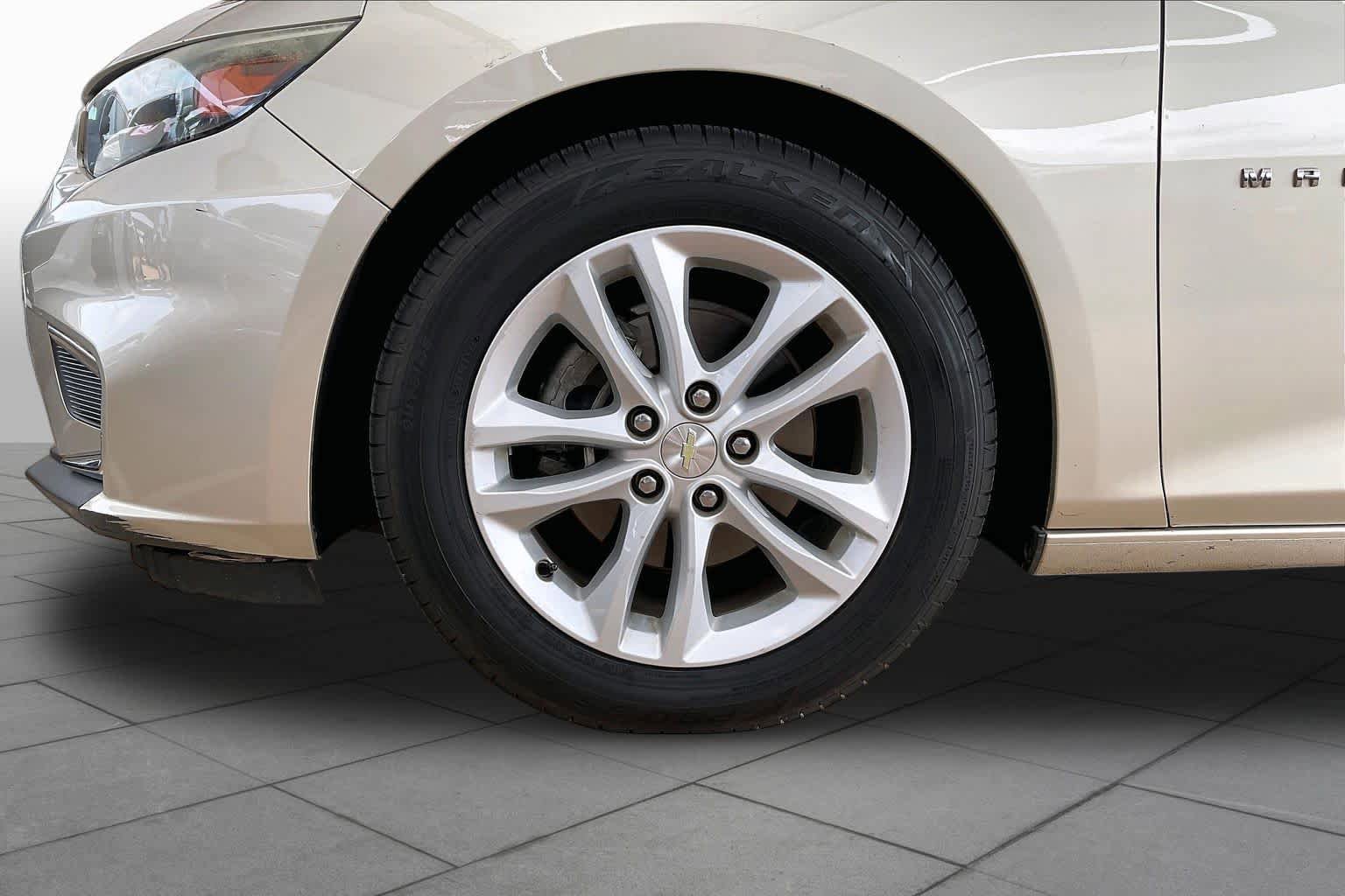 Used 2016 Chevrolet Malibu LT FWD image 11