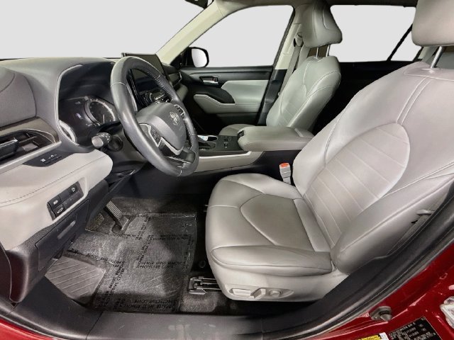 Used 2023 Toyota Highlander XLE FWD image 20