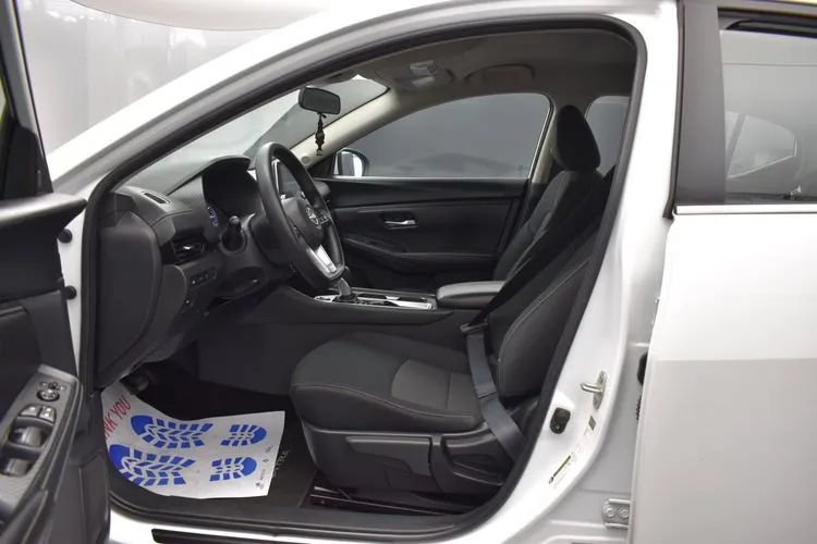 Used 2025 Nissan Sentra SV FWD image 14