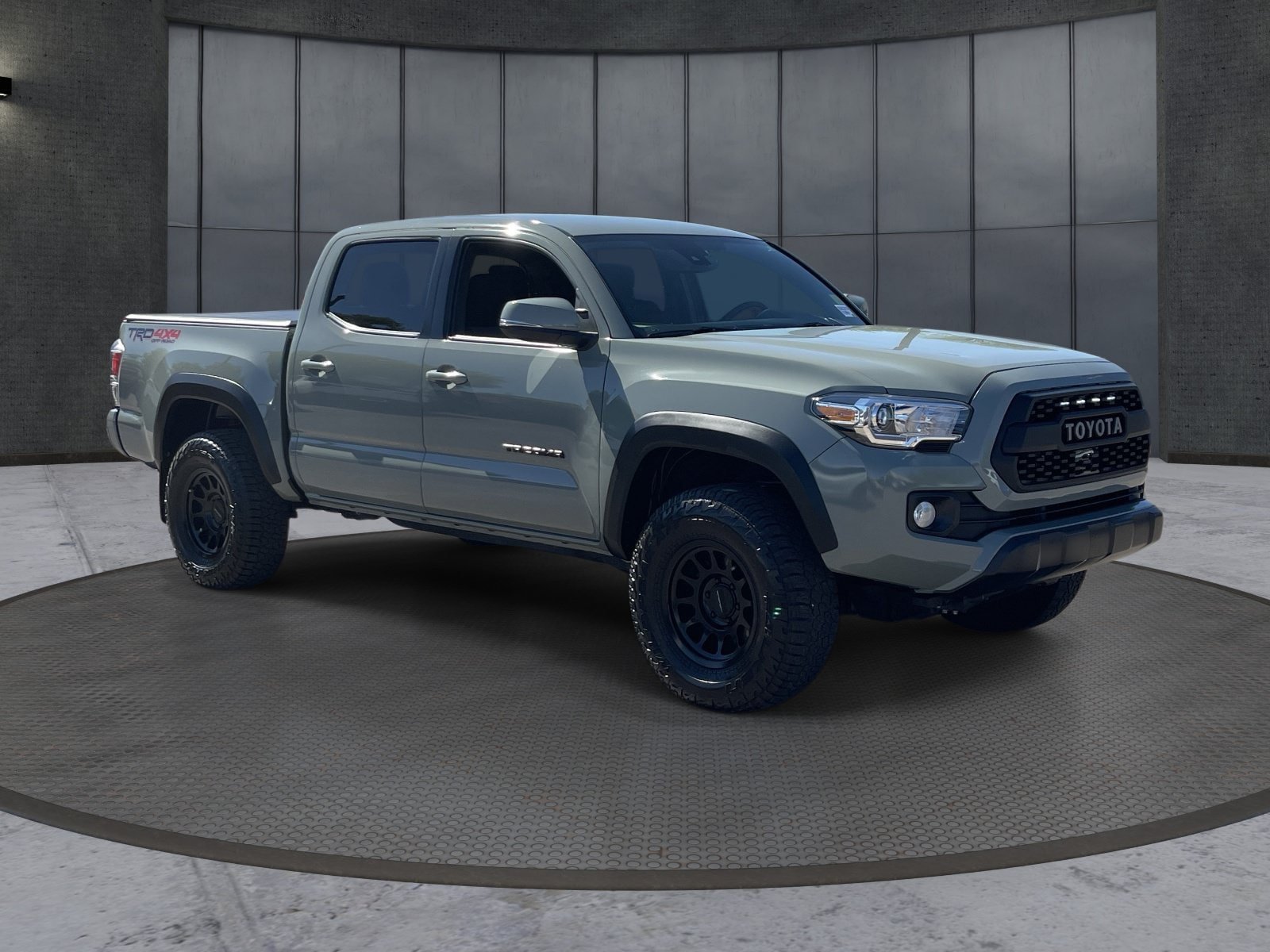 Used 2023 Toyota Tacoma TRD Off-Road w/ Technology Package AWD/4WD image 8