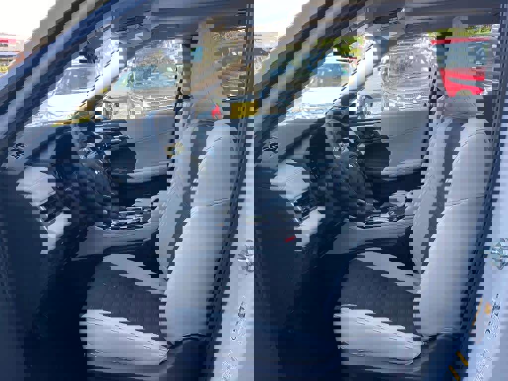 New 2025 Mitsubishi Outlander SE image 7