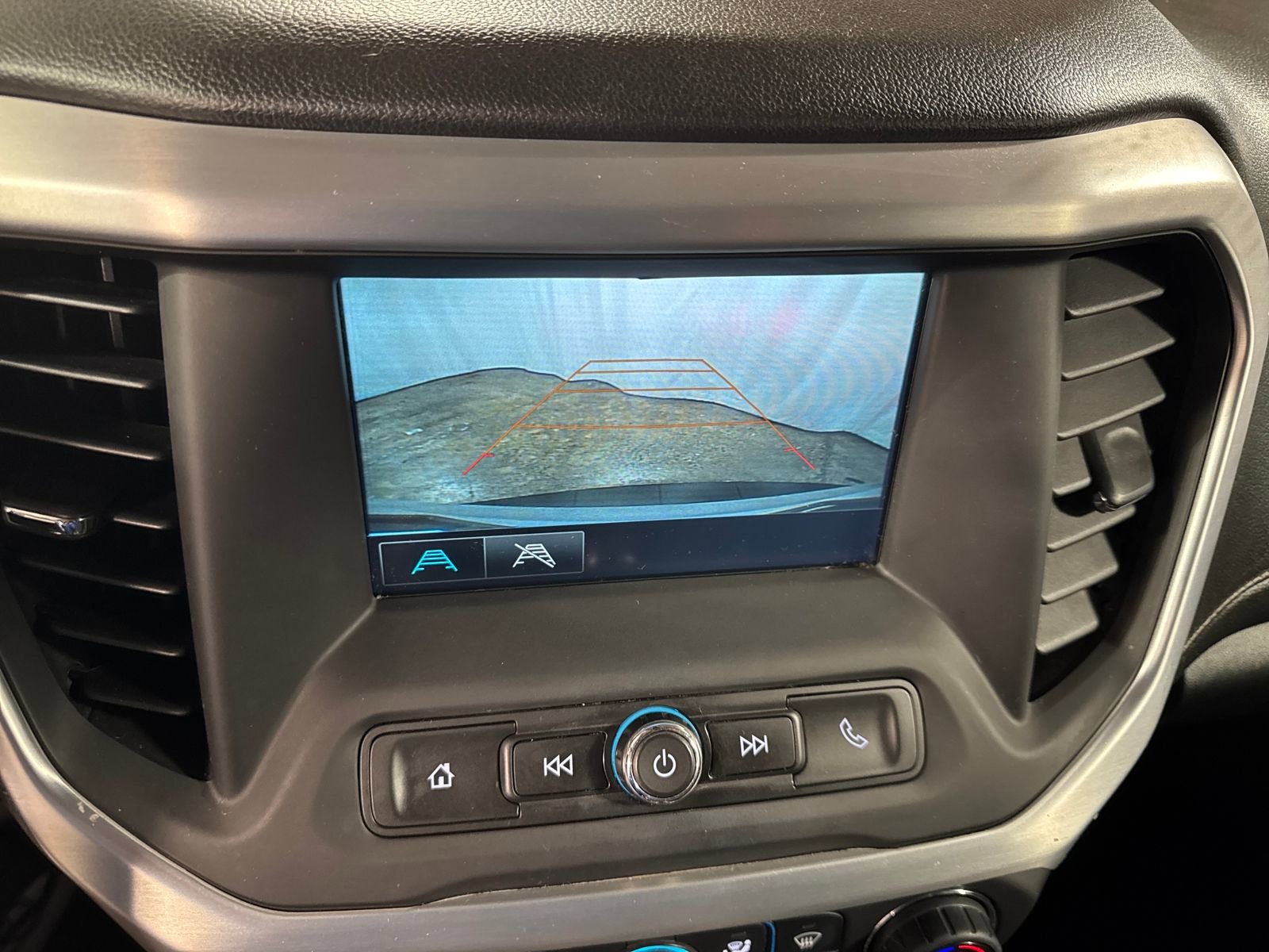 Used 2019 GMC Acadia SLE image 18