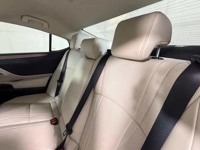 Used 2025 Lexus ES 300h w/ Technology Package FWD image 26