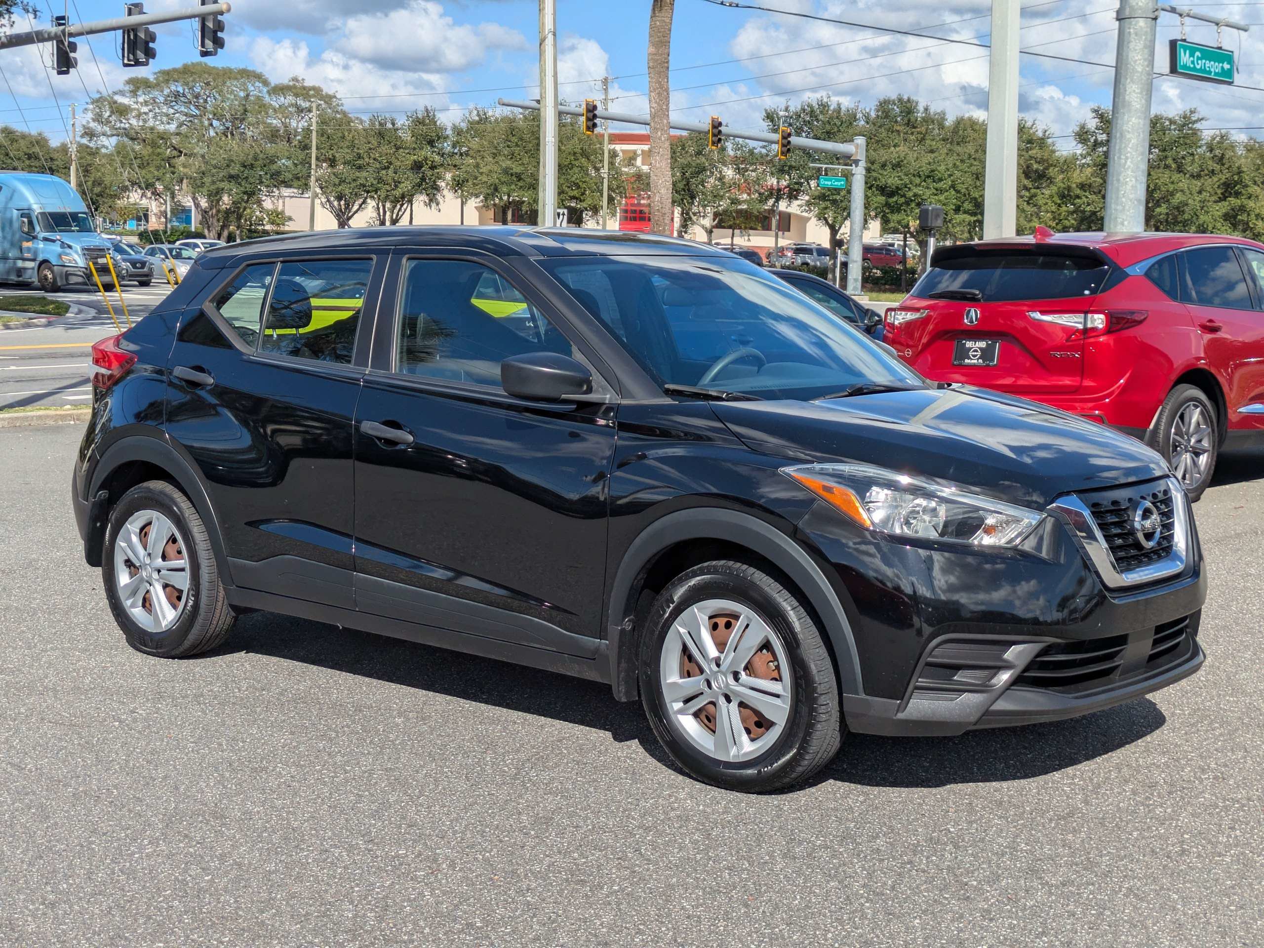 Used 2020 Nissan Kicks S FWD image 2