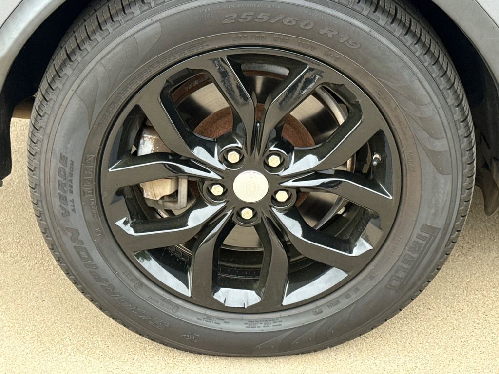 Used 2019 Land Rover Discovery SE AWD/4WD image 9