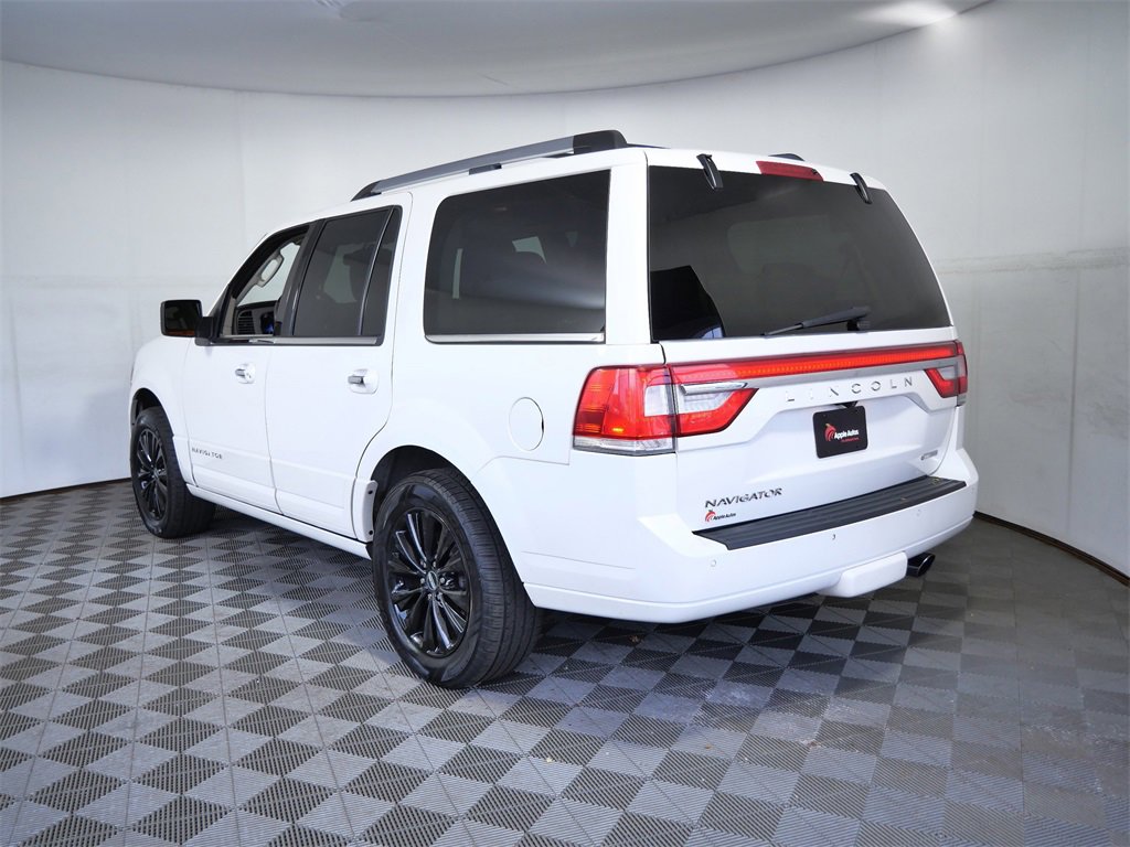 Used 2015 Lincoln Navigator Base image 6