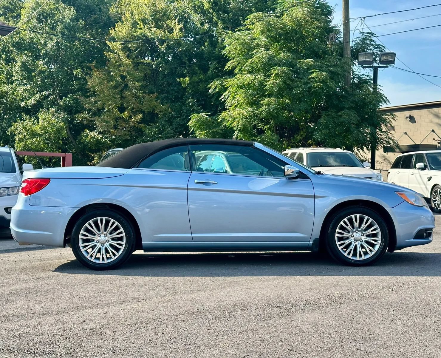 Used 2012 Chrysler 200 Limited FWD image 2