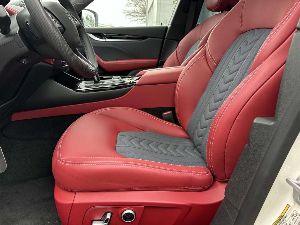 Used 2023 Maserati Levante GT AWD/4WD image 7