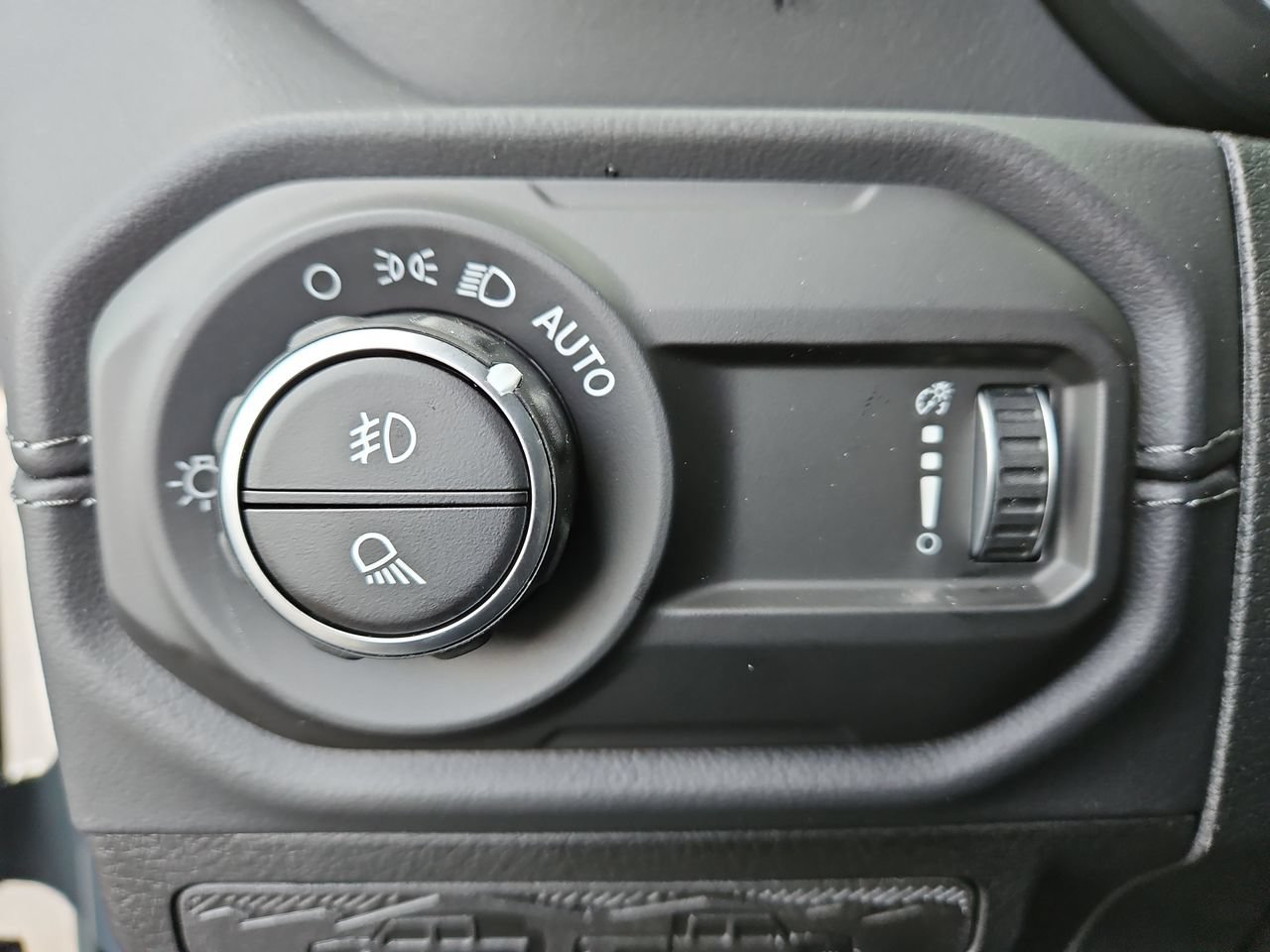 New 2026 Jeep Gladiator Sport AWD/4WD image 30