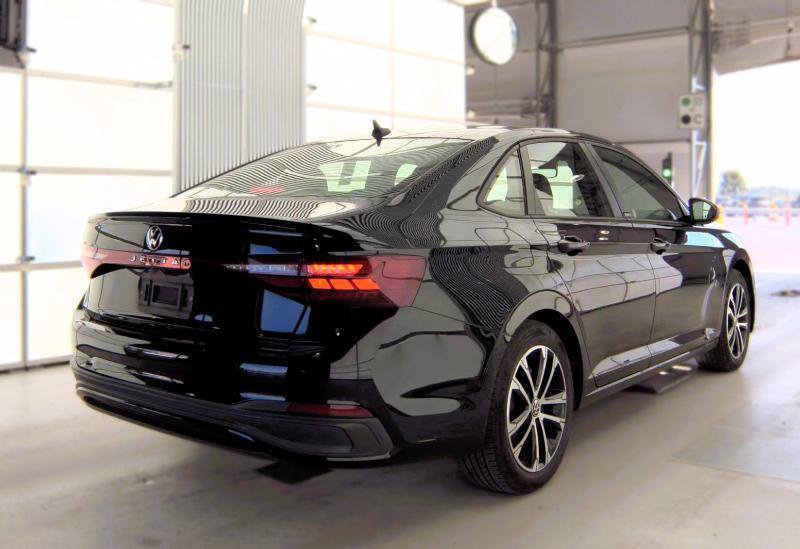 Used 2025 Volkswagen Jetta Sport FWD image 4