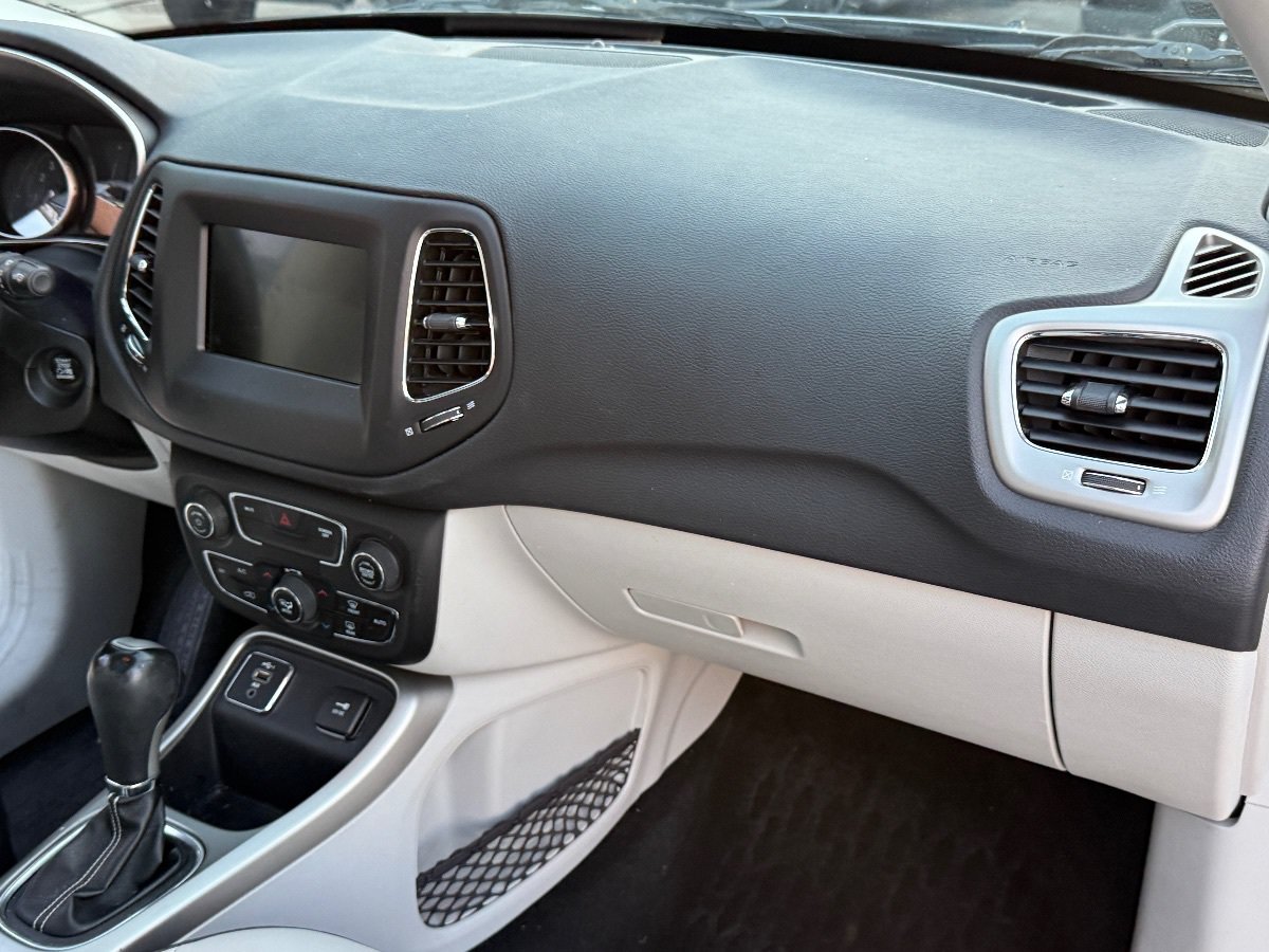 Used 2019 Jeep Compass Latitude FWD image 16