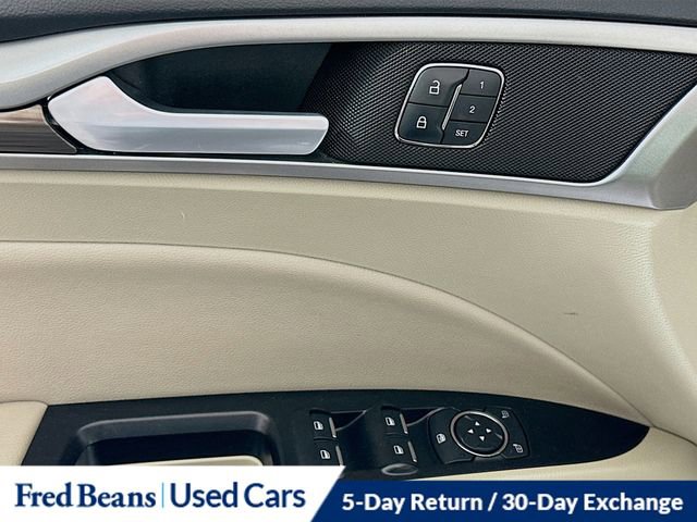 Used 2019 Ford Fusion SEL image 18
