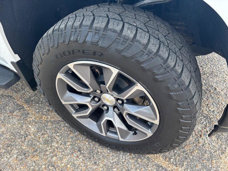 Used 2020 Chevrolet Silverado 1500 LT w/ Texas Edition AWD/4WD image 18