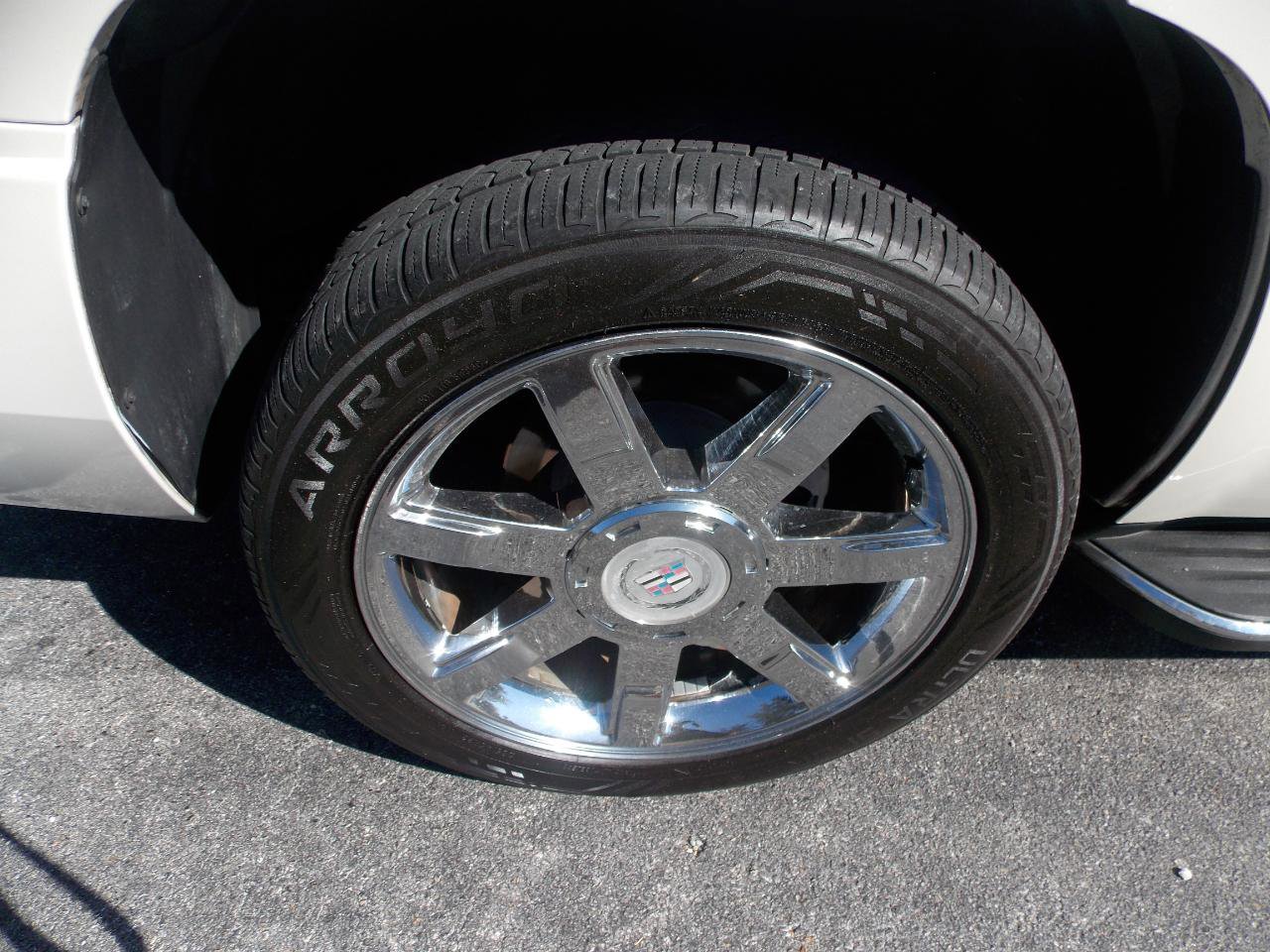 Used 2007 Cadillac Escalade 2WD w/ Information Package image 26