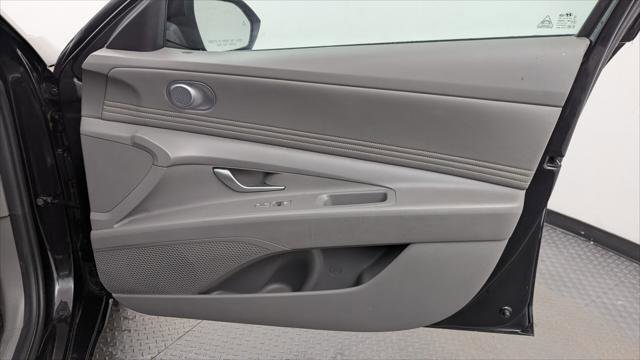 Used 2025 Hyundai Elantra SEL FWD image 22