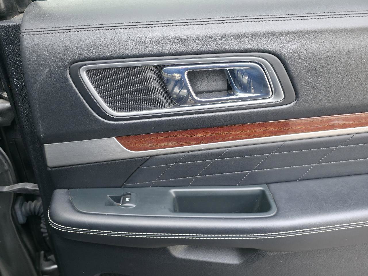 Used 2018 Ford Explorer Platinum image 19