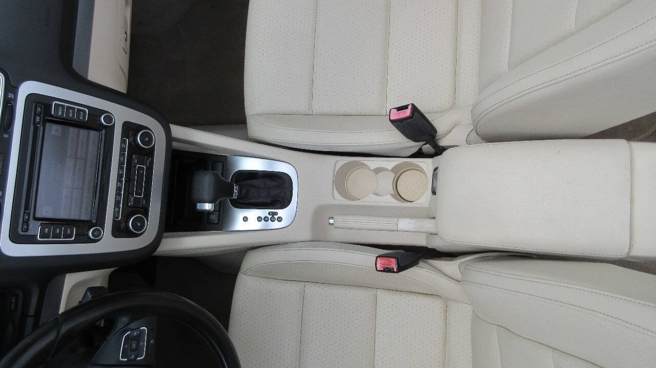 Used 2011 Volkswagen Eos Komfort FWD image 28
