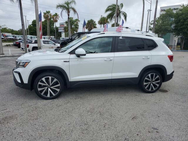 Used 2024 Volkswagen Taos SE FWD image 4