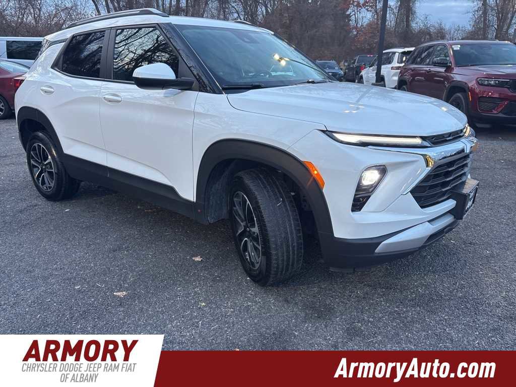 Used 2024 Chevrolet TrailBlazer LT image 3