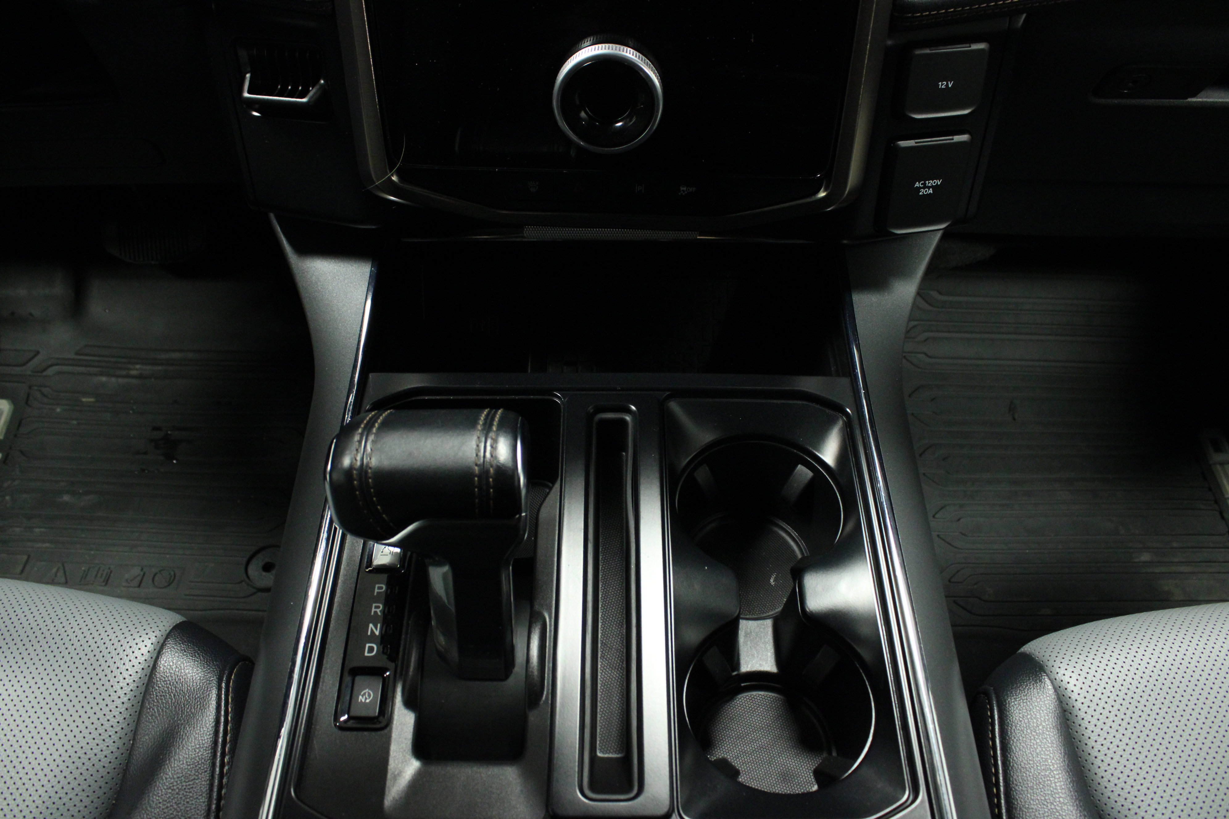 Used 2023 Ford F150 Lightning Lariat image 19