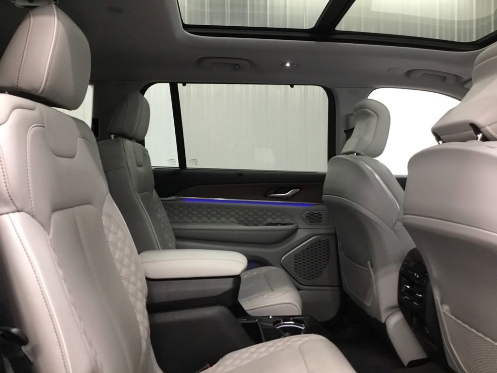 Used 2021 Jeep Grand Cherokee L Summit w/ Advanced Protech Group IV AWD/4WD image 19