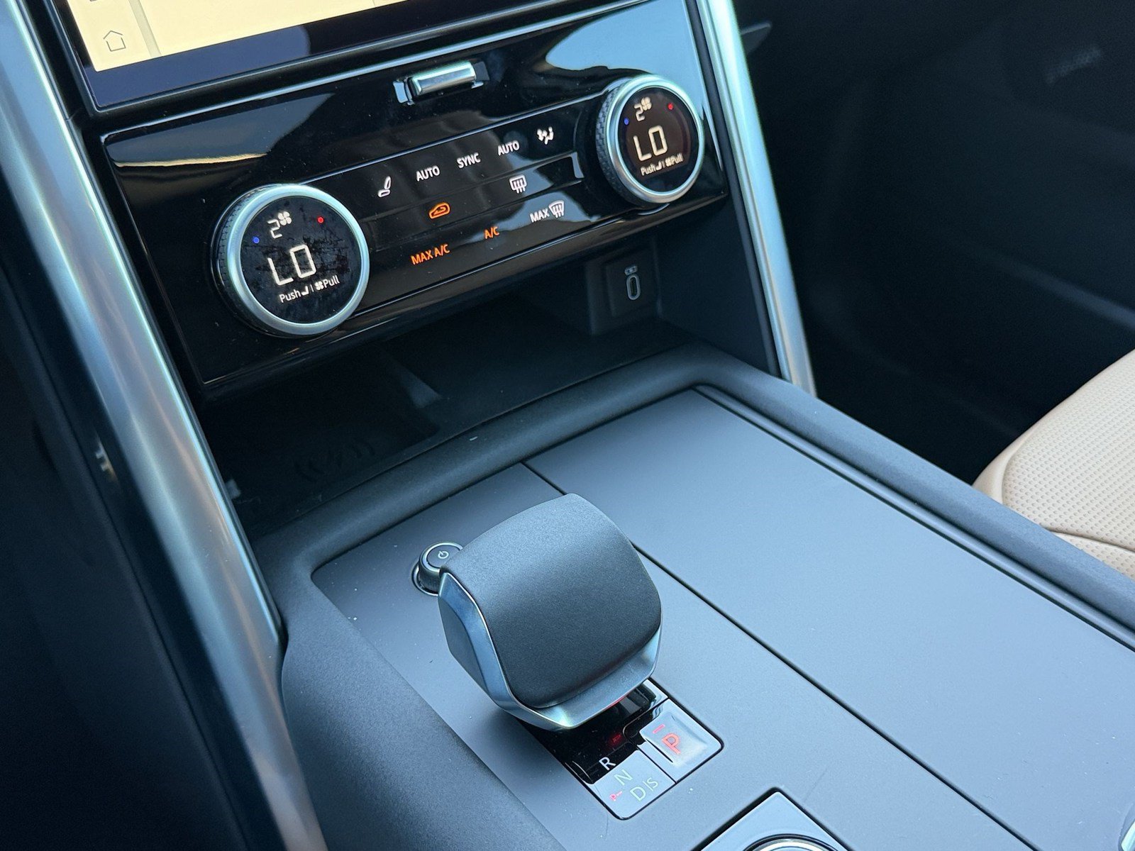 New 2026 Land Rover Discovery Limited Edition AWD/4WD image 18