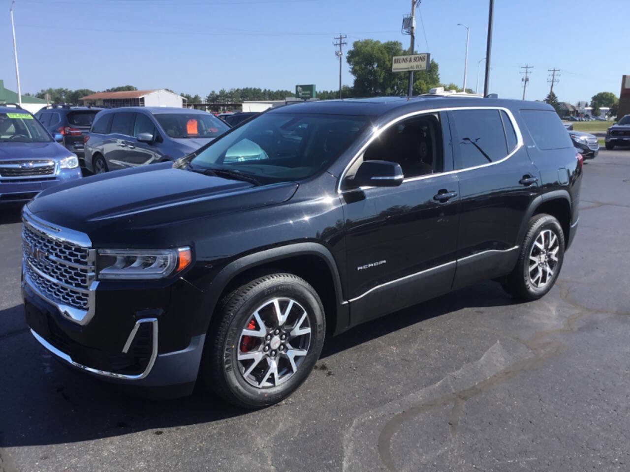 Used 2020 GMC Acadia SLE w/ LPO, Floor Liner Package image 1