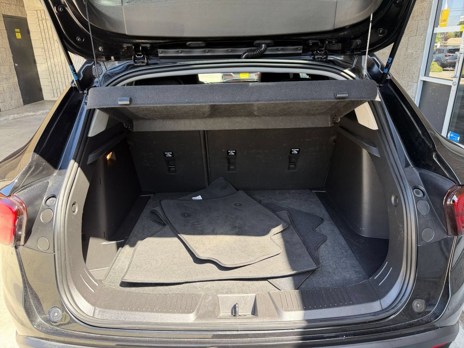 Used 2025 Chevrolet Trax LT FWD image 30