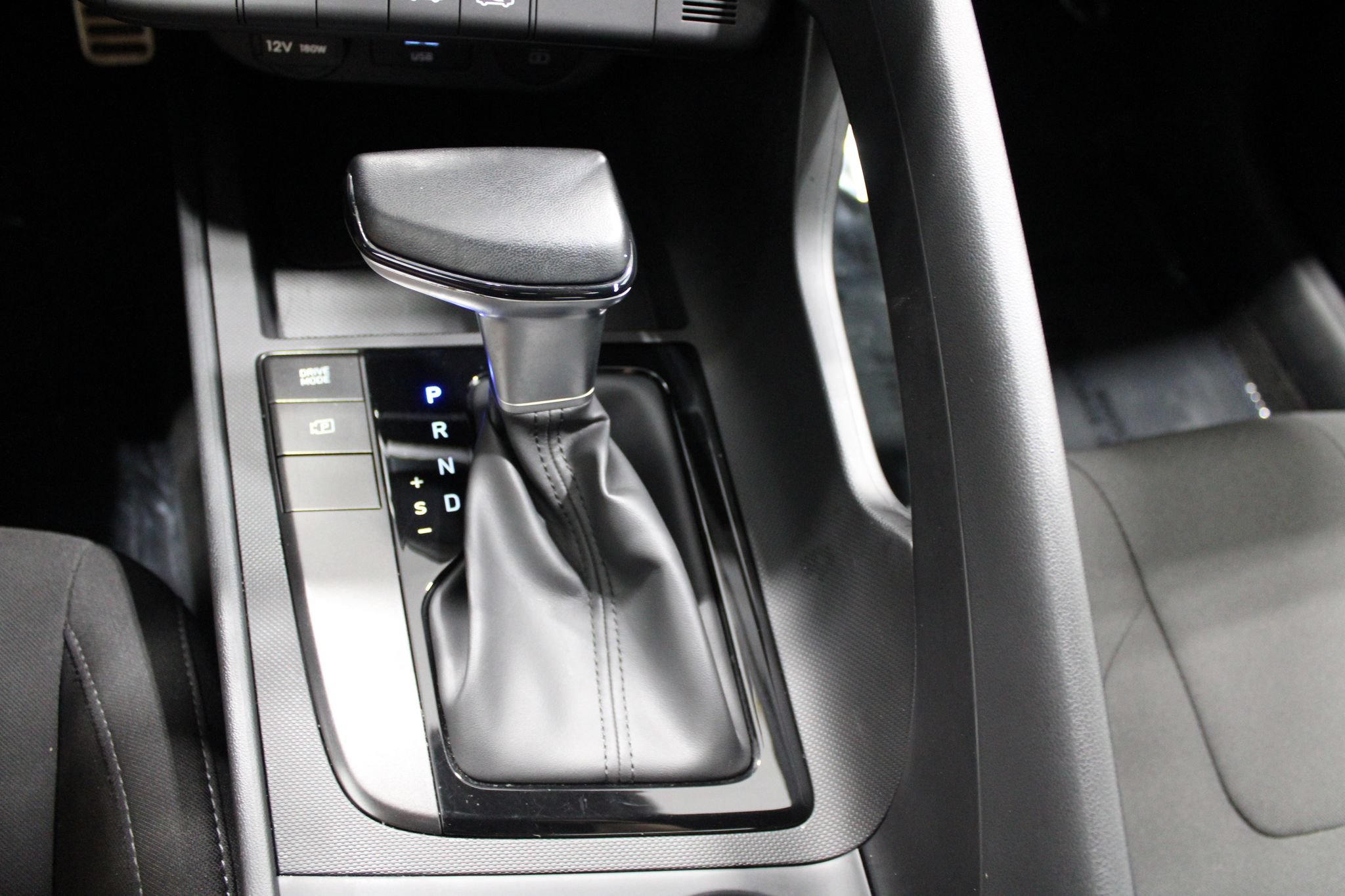Used 2025 Hyundai Elantra Sport FWD image 32