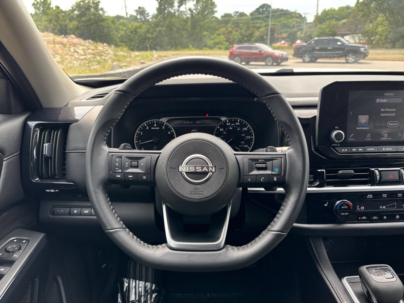 Used 2025 Nissan Pathfinder SV FWD image 32