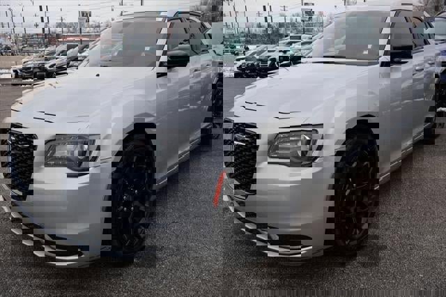 Used 2019 Chrysler 300 Touring w/ Sport Appearance Package image 2