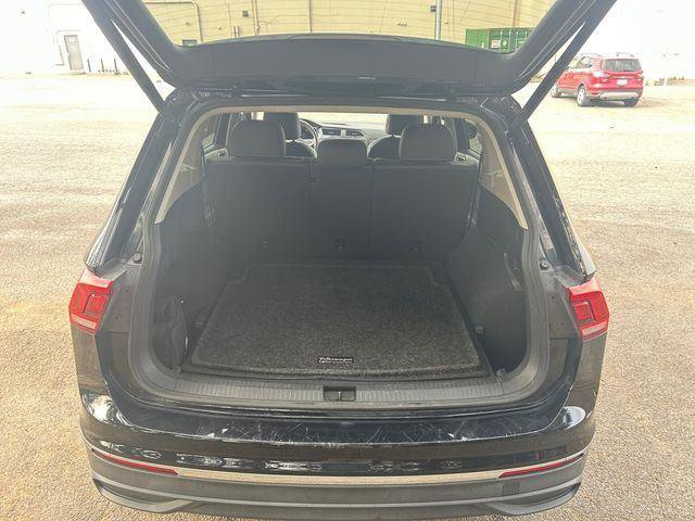Used 2022 Volkswagen Tiguan SE image 16