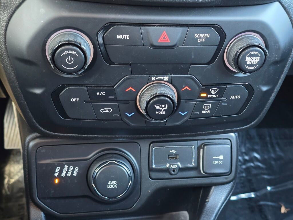 Used 2018 Jeep Renegade Altitude AWD/4WD image 33