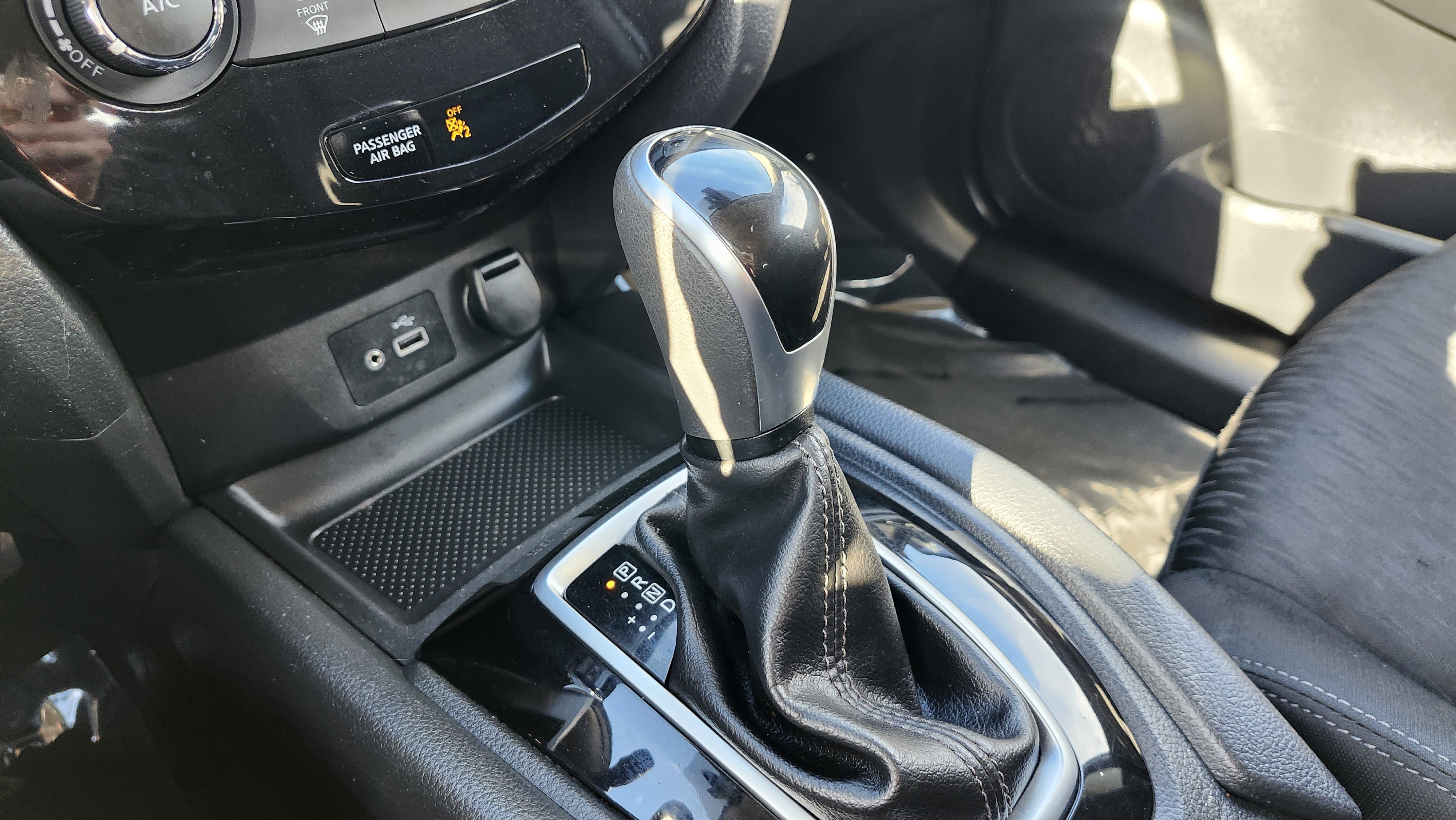 Used 2020 Nissan Rogue S image 28