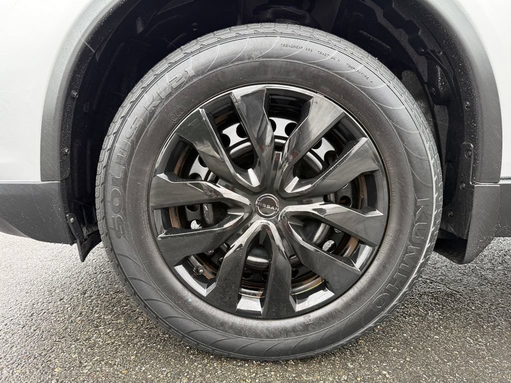 Used 2018 Nissan Rogue S AWD/4WD image 9