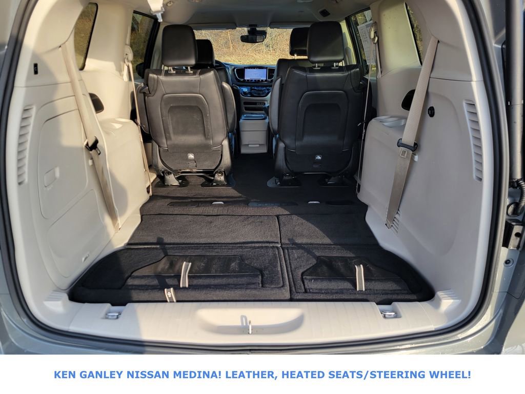 Used 2023 Chrysler Pacifica Touring-L image 45