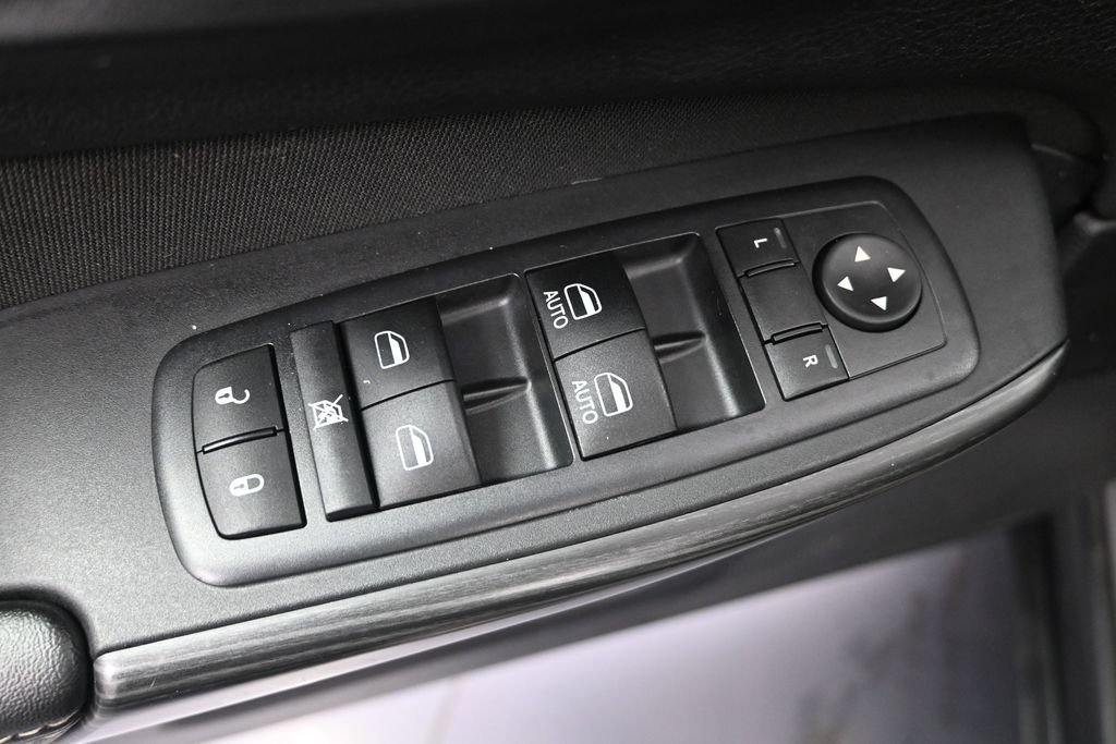 Used 2017 Jeep Cherokee Latitude w/ Cold Weather Group FWD image 10